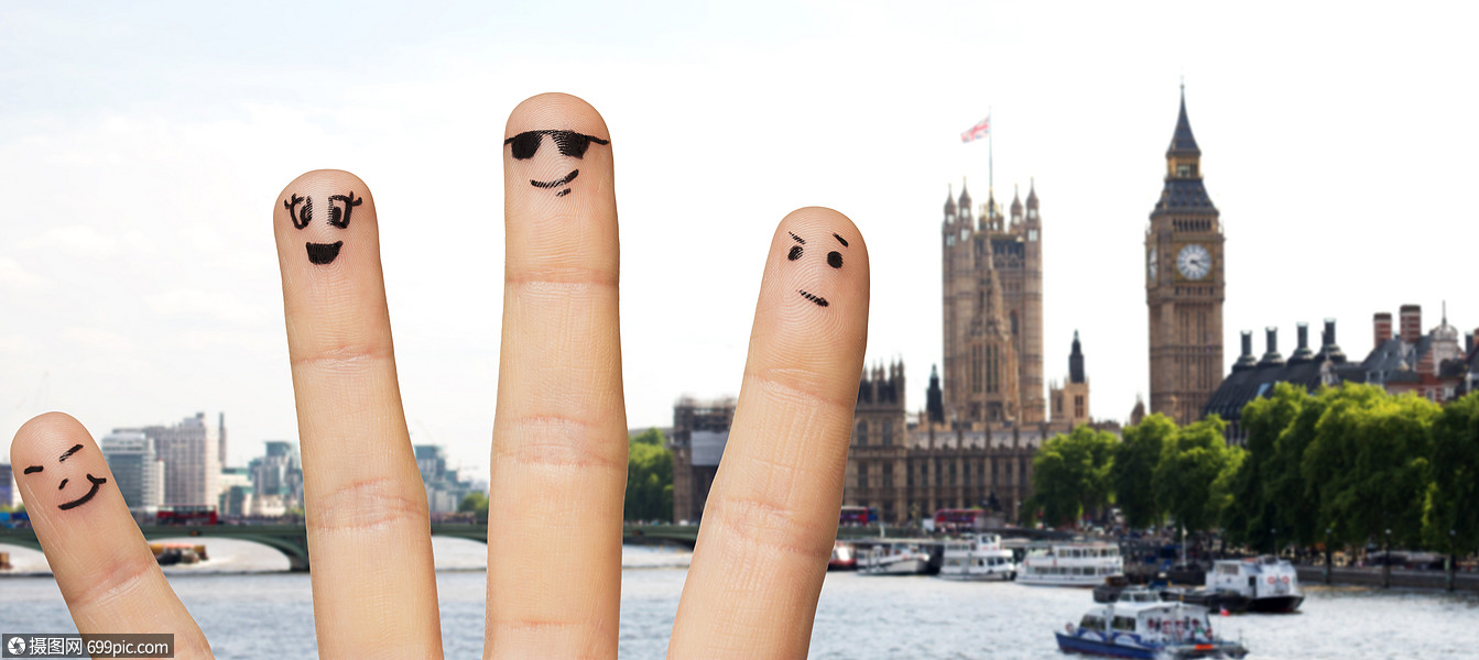旅游,家庭,人身体部位的四个手指与微笑的脸伦敦城市的背景符号人群