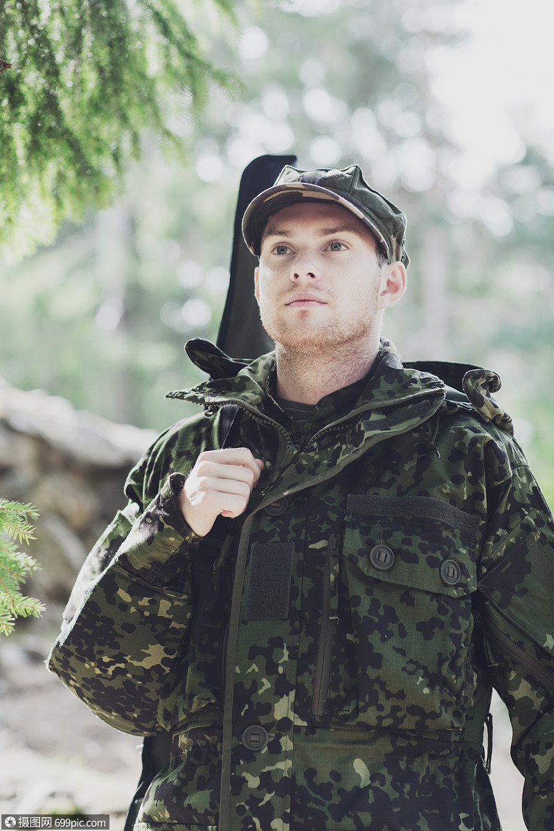 狩猎,战争,队人民的轻的士兵,护林员猎人带着森林里