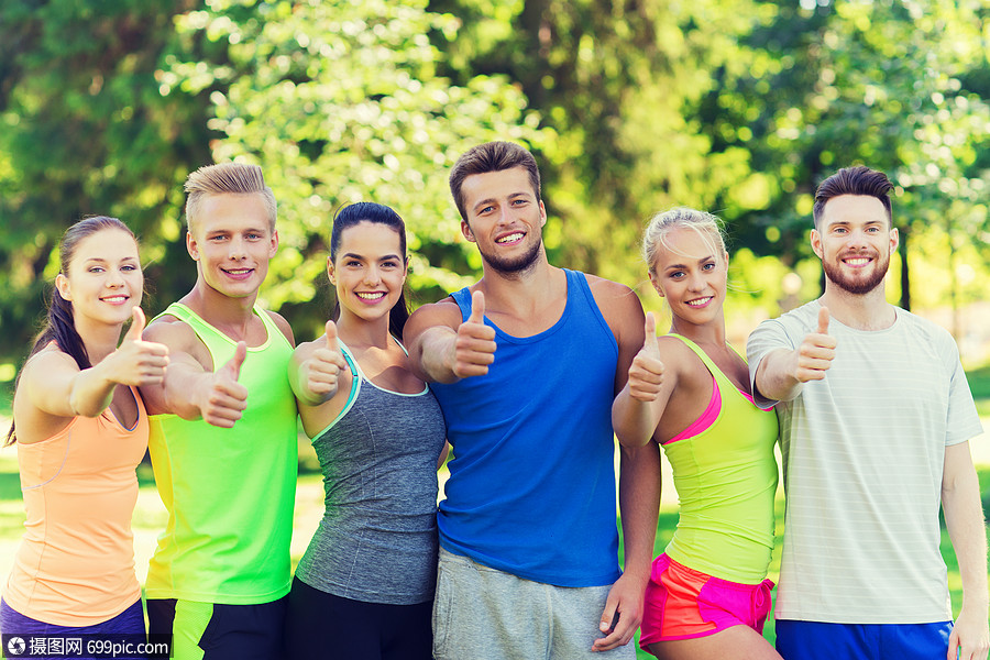 照片 外国人像 健身,运动,友谊健康的生活方式群快乐的青少朋友运动员