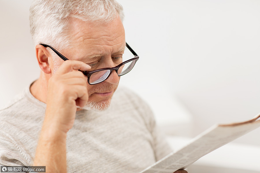 休闲,信息,人,视觉大众媒体的密切老人眼镜阅读报纸家里