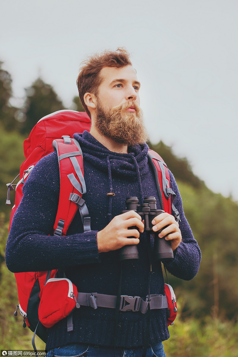 照片 外国人像 冒险,旅行,旅游,徒步旅行人的男人红色背包双目户外.