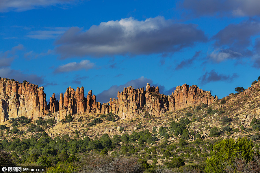 墨西哥的山脉戏剧的岩石