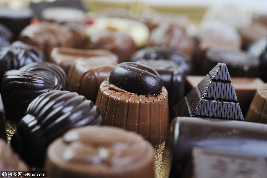 豪华甜蜜的praline巧克力装饰食品