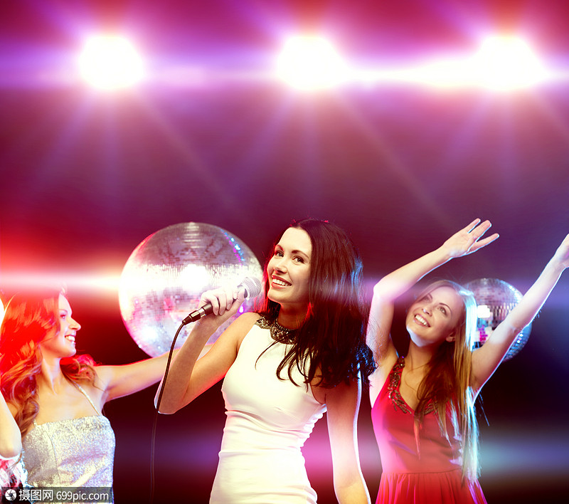 新,庆祝,朋友,单身派,生日三个穿着晚礼服的女人跳舞唱歌卡拉ok