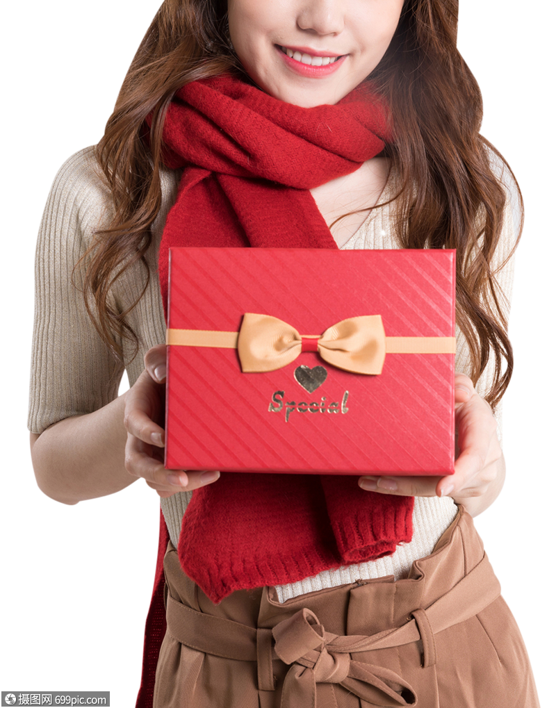 俏皮美女拿着礼盒做展示动作