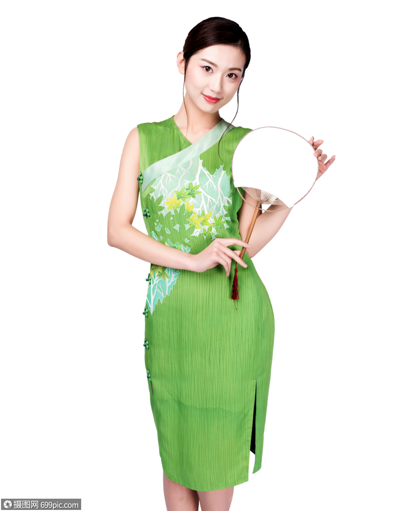 身着绿色旗袍的优雅美女手持蒲扇妇女传统