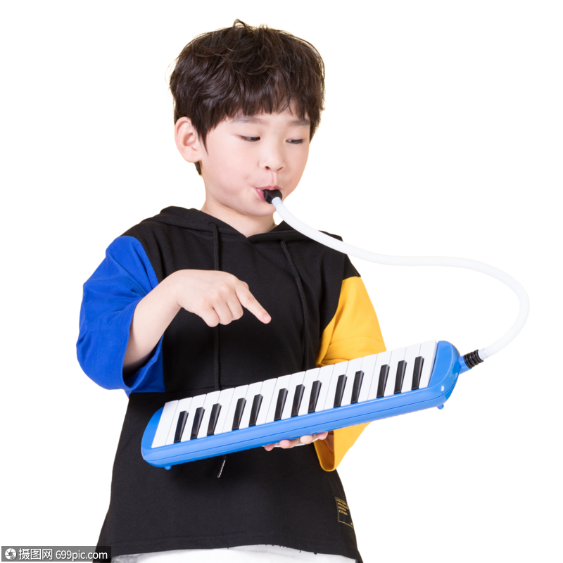儿童小男孩手持玩具口风琴玩耍儿童节色彩