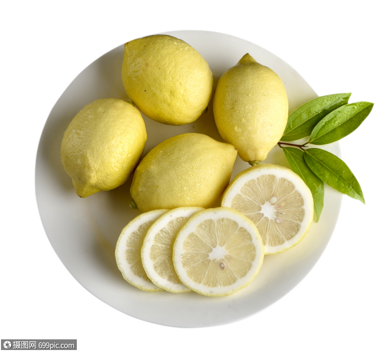 新鲜的黄柠檬摆盘木质水杯