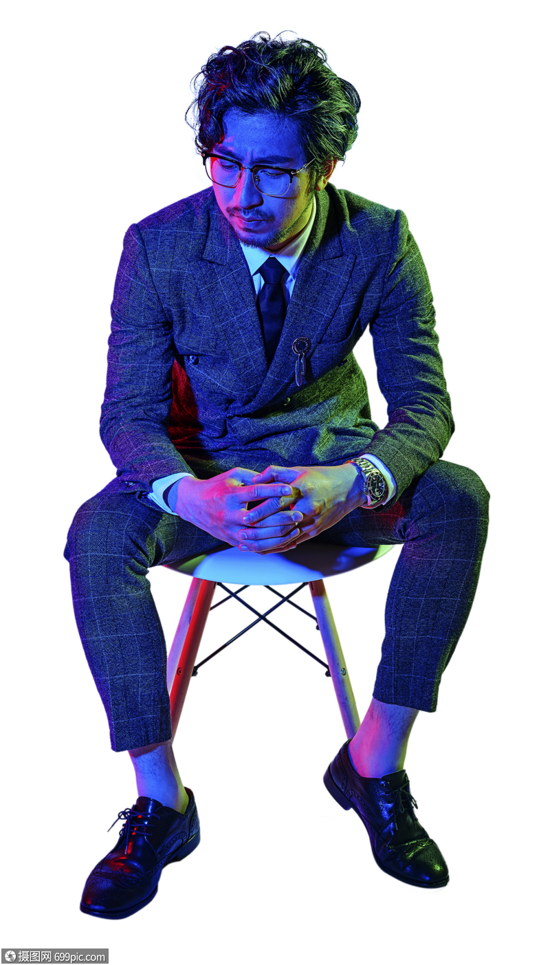 商务男性色彩创意休闲坐姿西装胡子