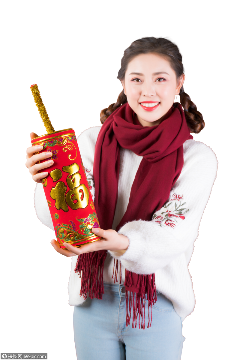 女性手拿鞭炮中国文化新年