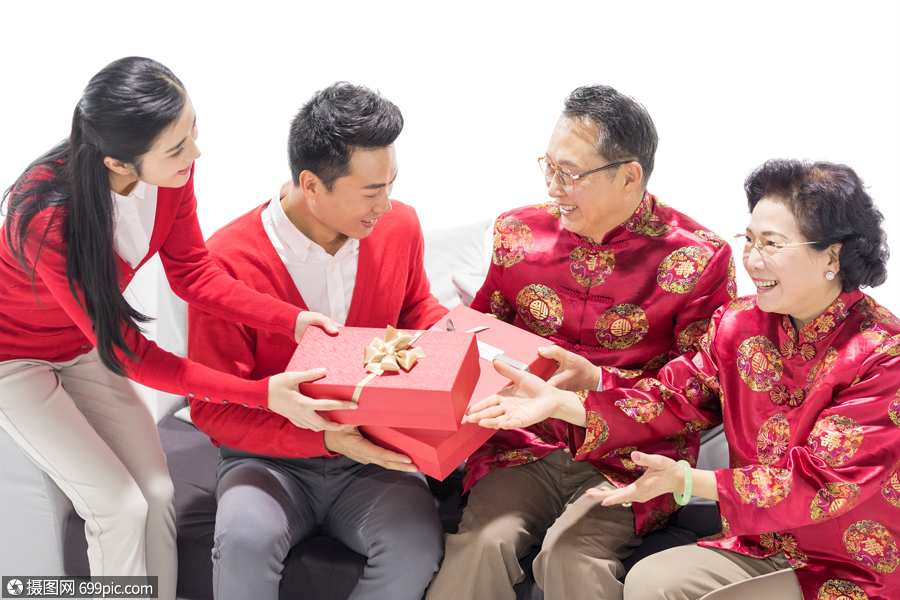 走亲戚送礼送什么好(给不缺钱的亲戚送什么礼物)