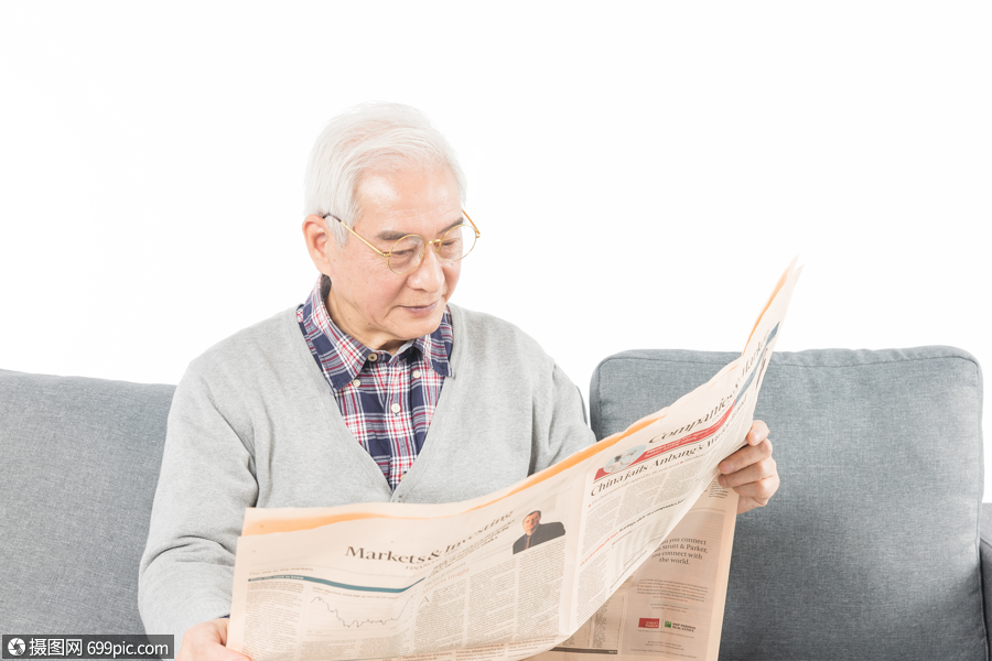 老年生活看报纸