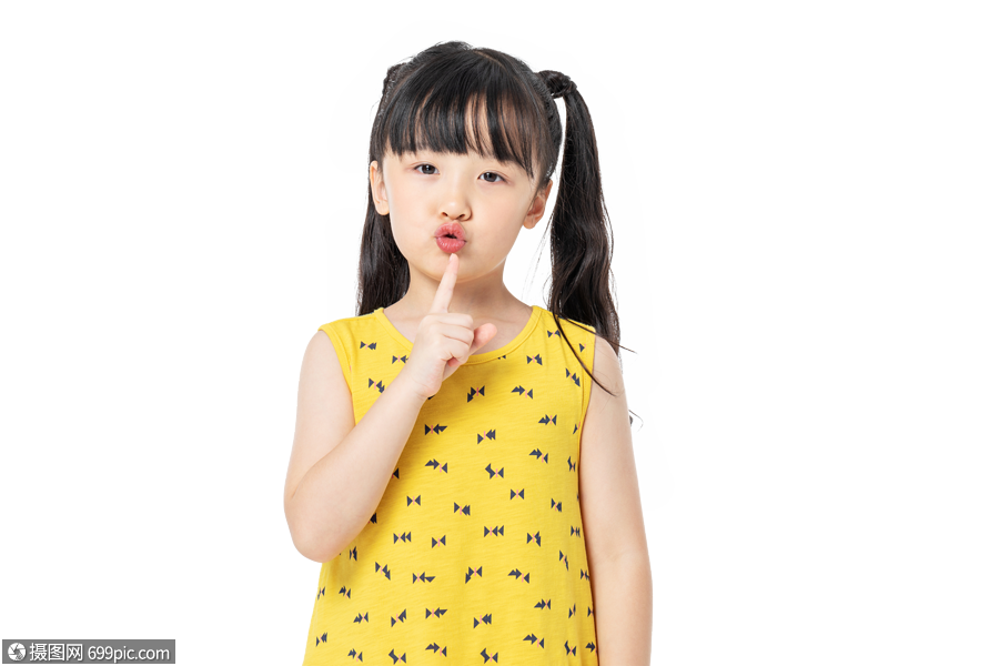 小女孩禁声手势动作