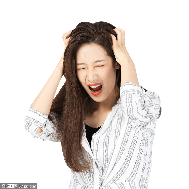 女性双手挠头叫喊难过