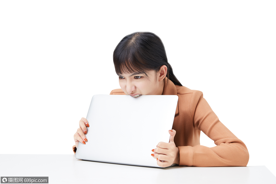 青年女性厌烦工作啃电脑