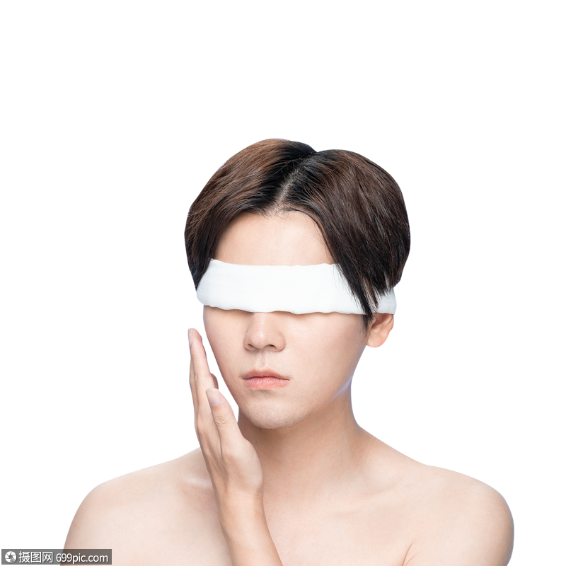 青年男性眼部缠绑手术纱布人像模特