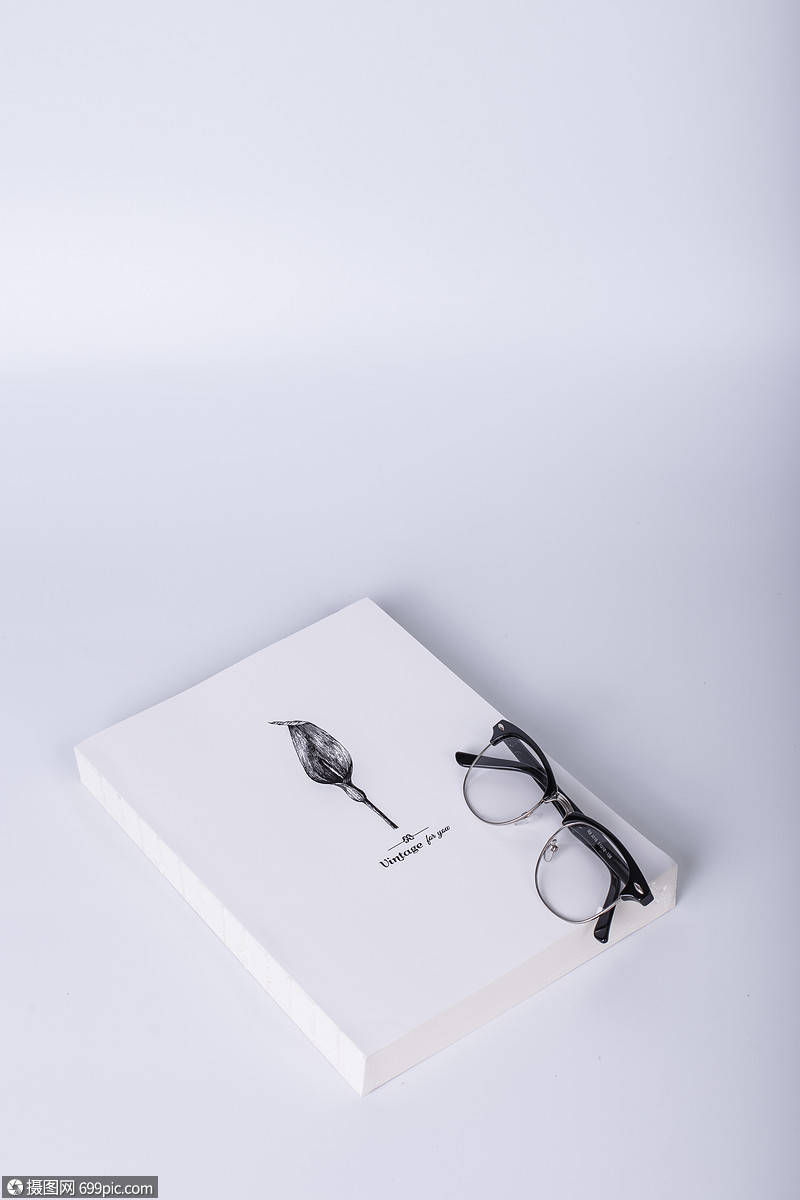 教育知识书本创意摆拍