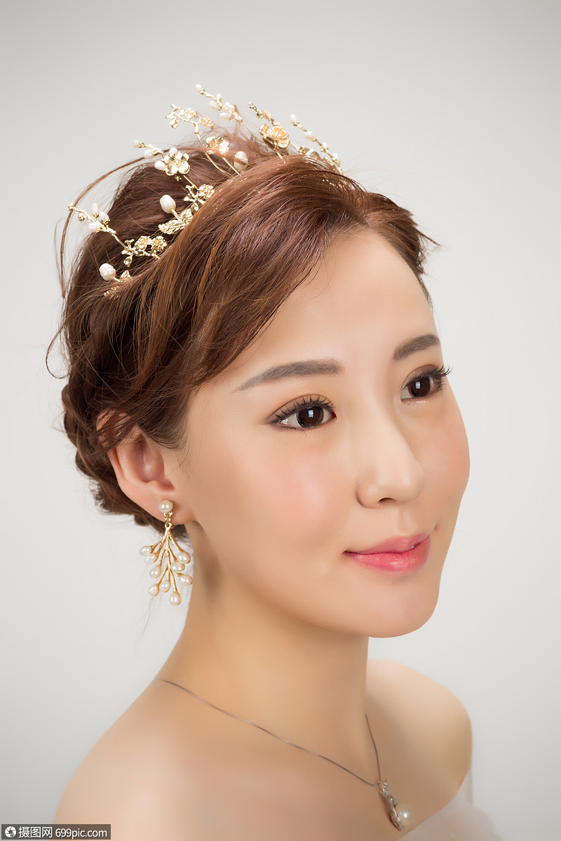 新娘装面半身人像