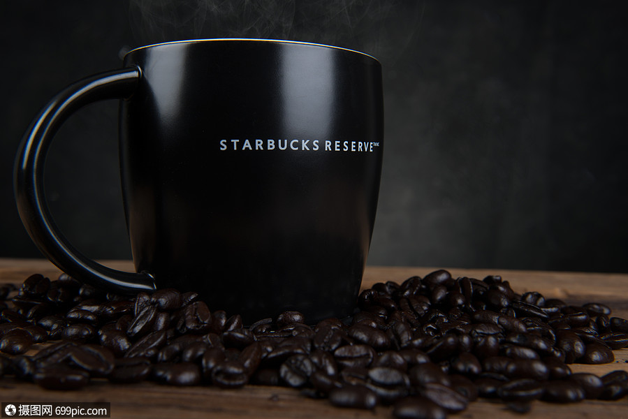 商业摄影室内棚拍星巴克咖啡starbucksr coffee场景黑底