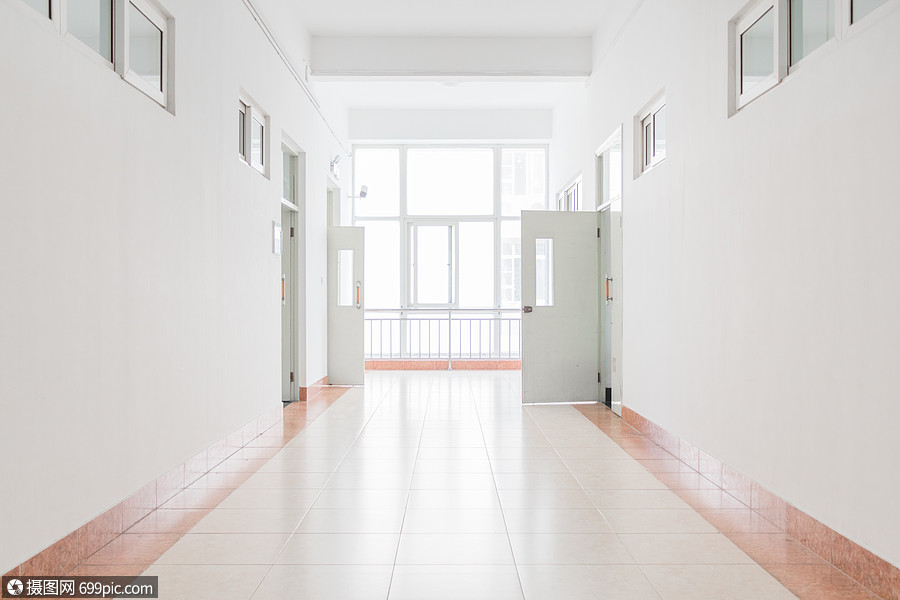 大学教室走廊