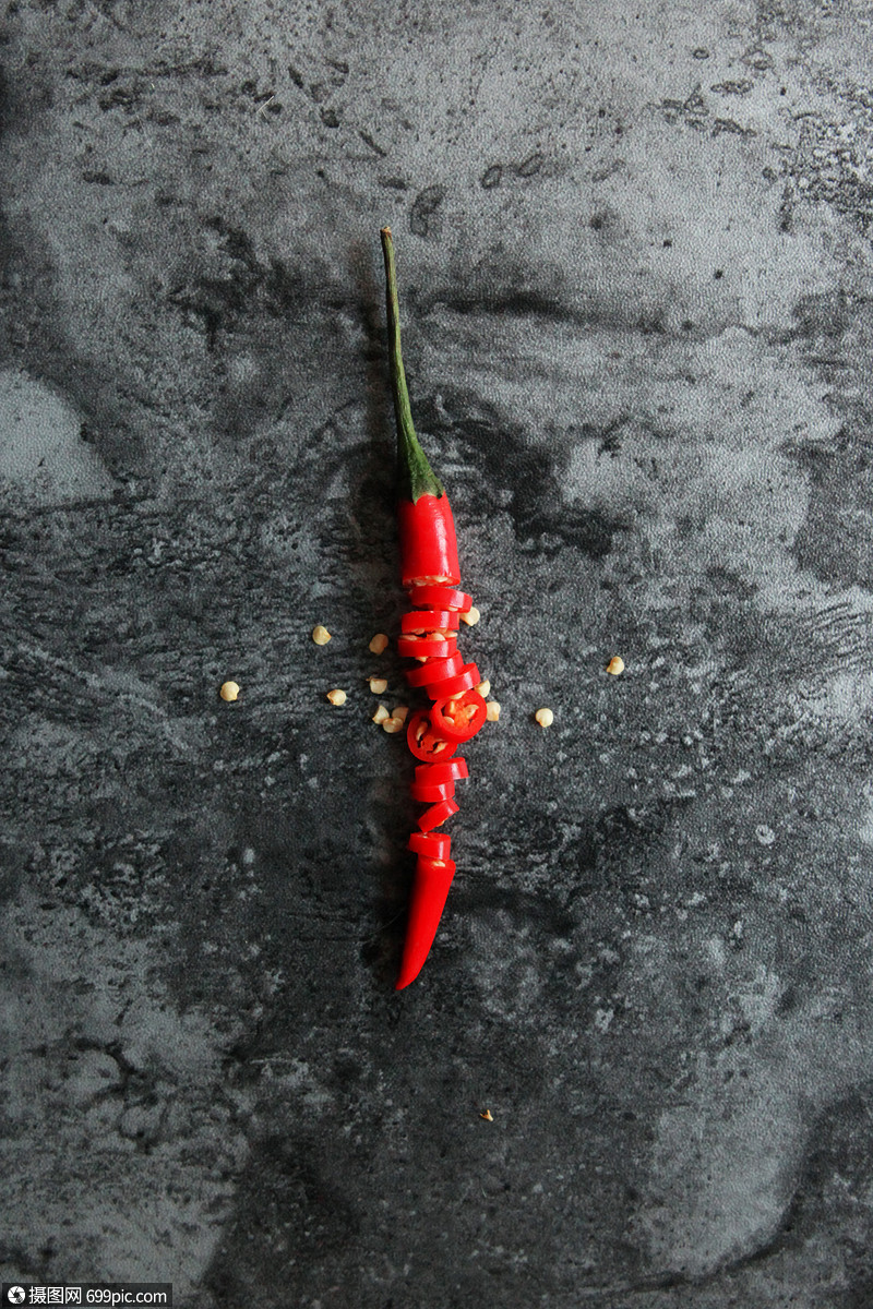 一根切碎的红辣椒