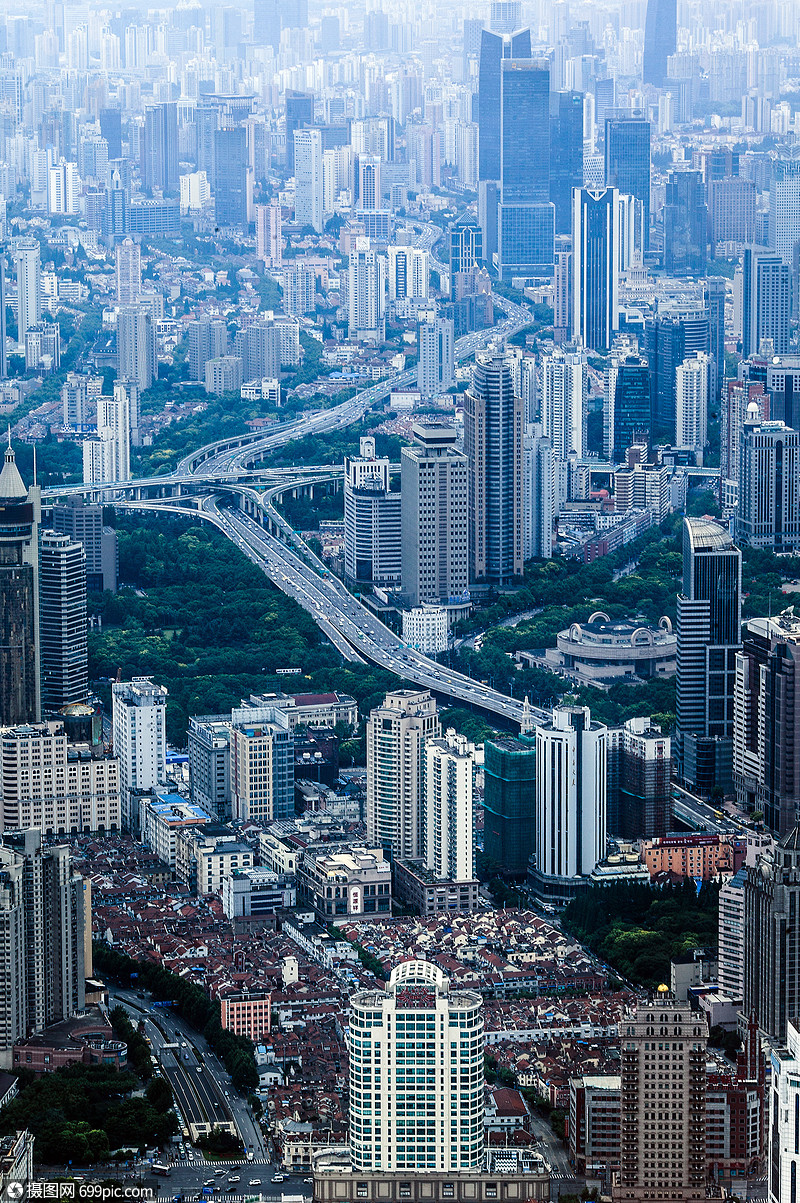 航拍视角的高楼林立的上海