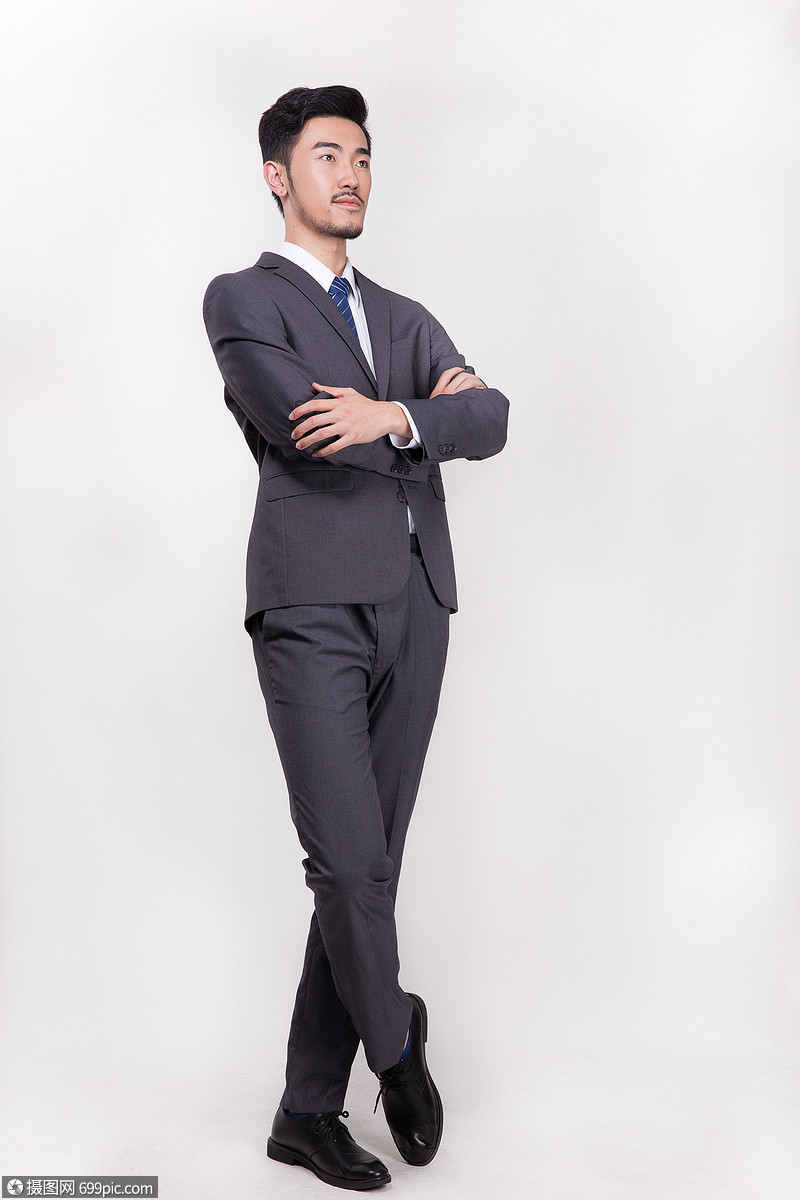 商务人士站着思考