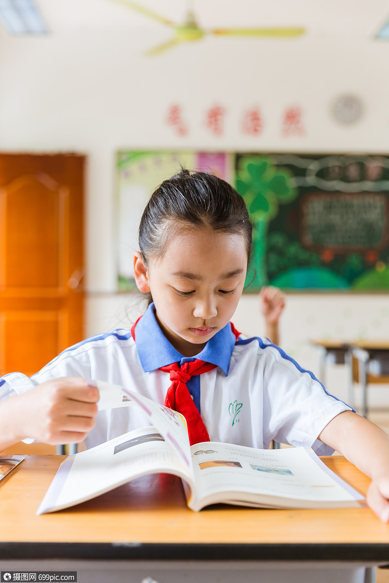 照片 美容养生 课堂女生认真在学习.jpg