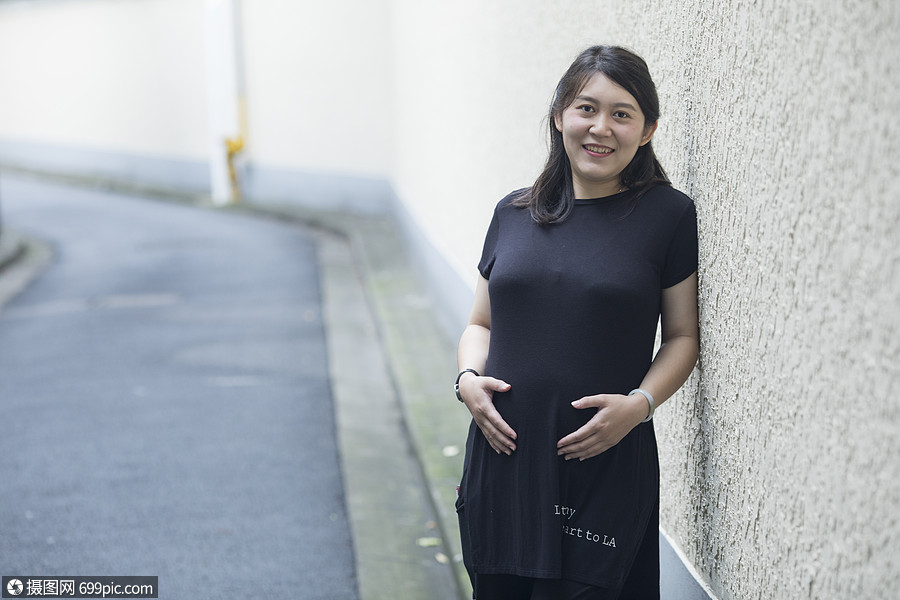 准妈妈孕妇和准爸爸的生活