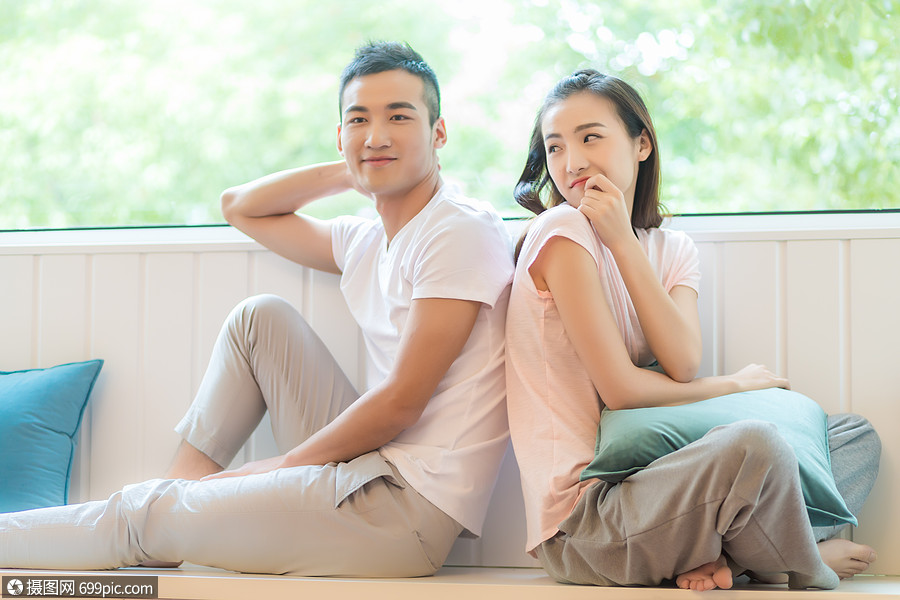 青年夫妇家庭生活