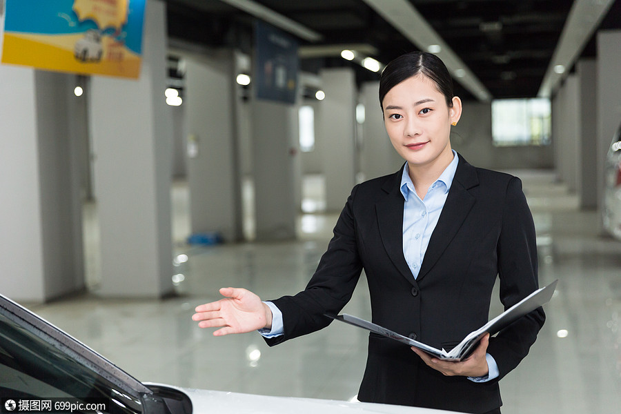商务人像销售人员车型介绍购车女导购