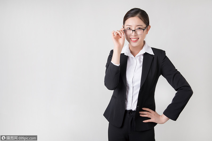 面带微笑的商务女性形象照职场商务人士