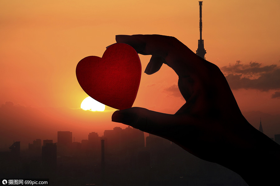 夕阳下的爱心