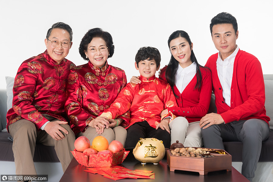 春节全家人客厅团聚