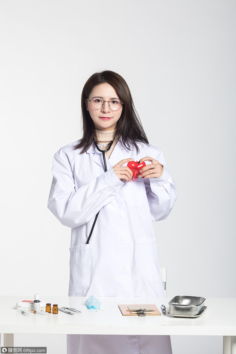 白衣天使女医生人物