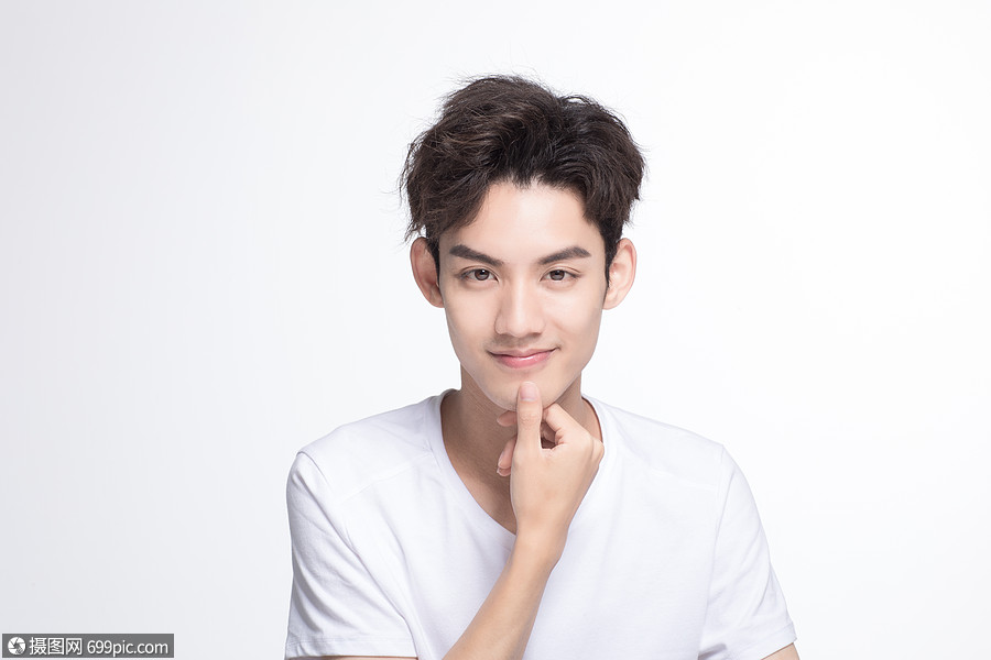 青年男士面部展示