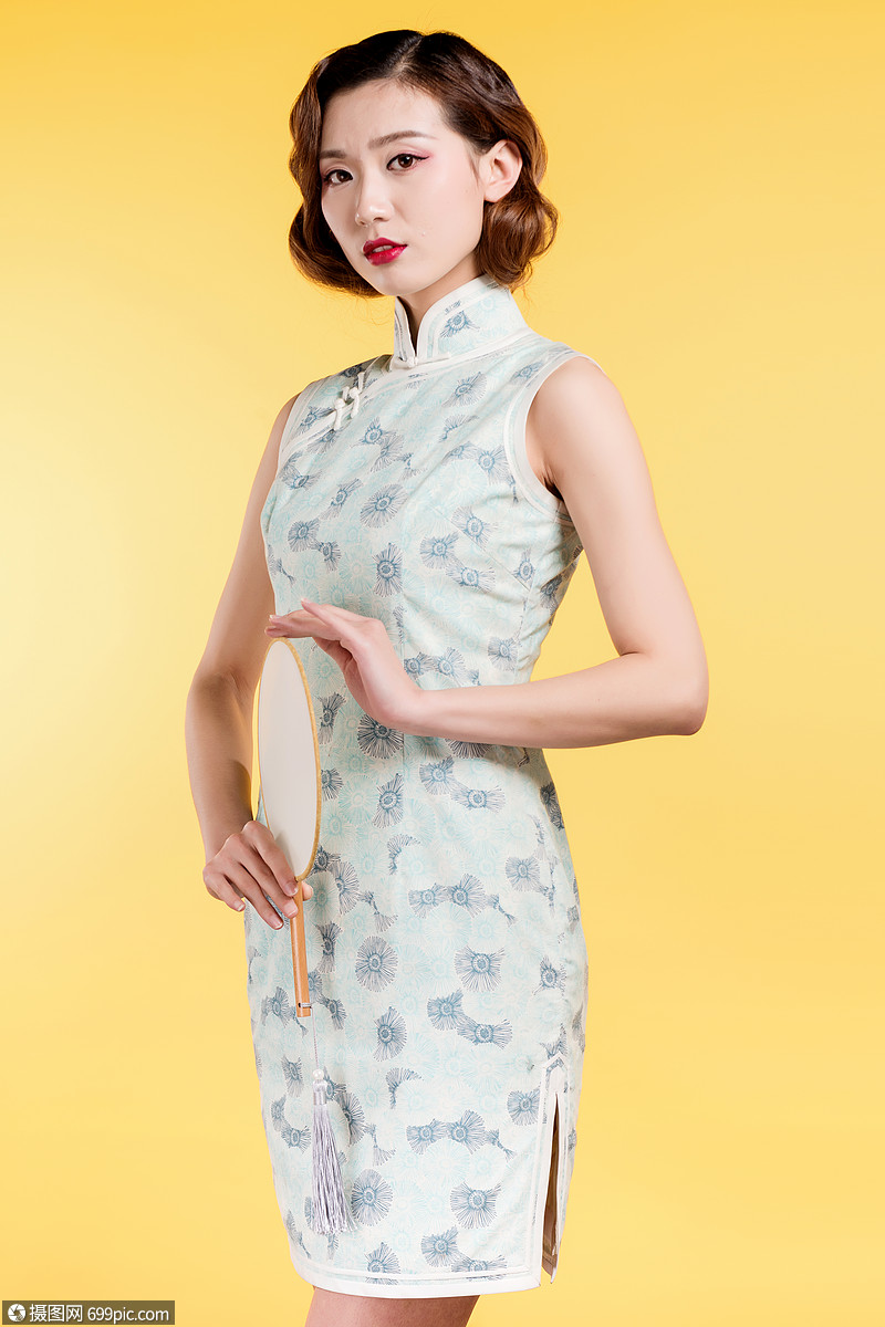 民国风古典美女手持蒲扇