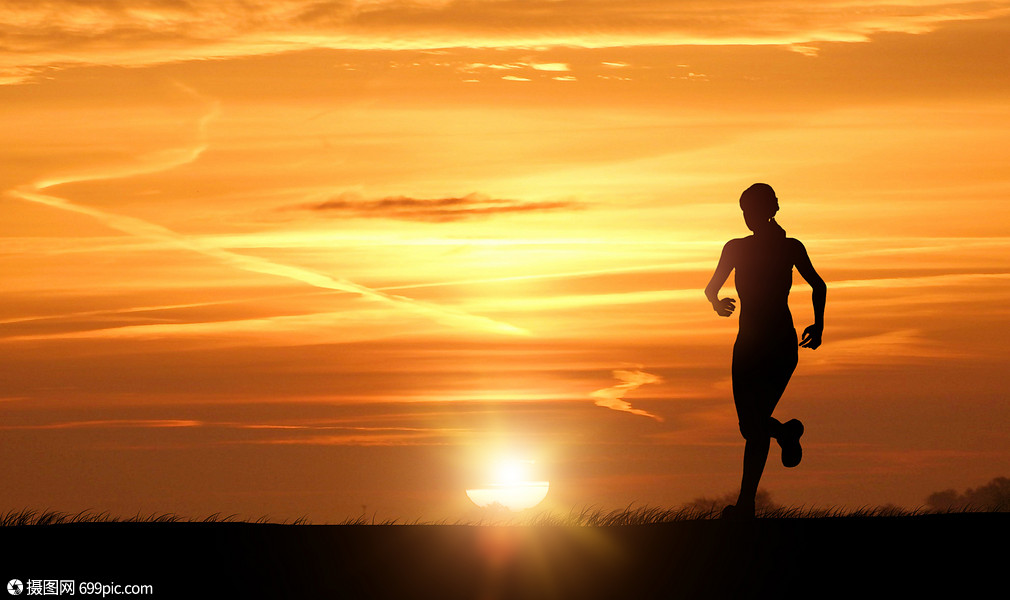 夕阳下奔跑剪影运动员晨跑