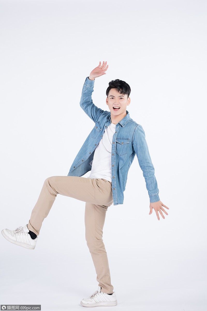 青年男性形象展示活力青春期