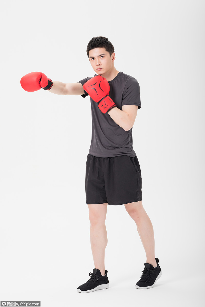 人物情感 健身男性戴拳击手套打拳出拳jpg