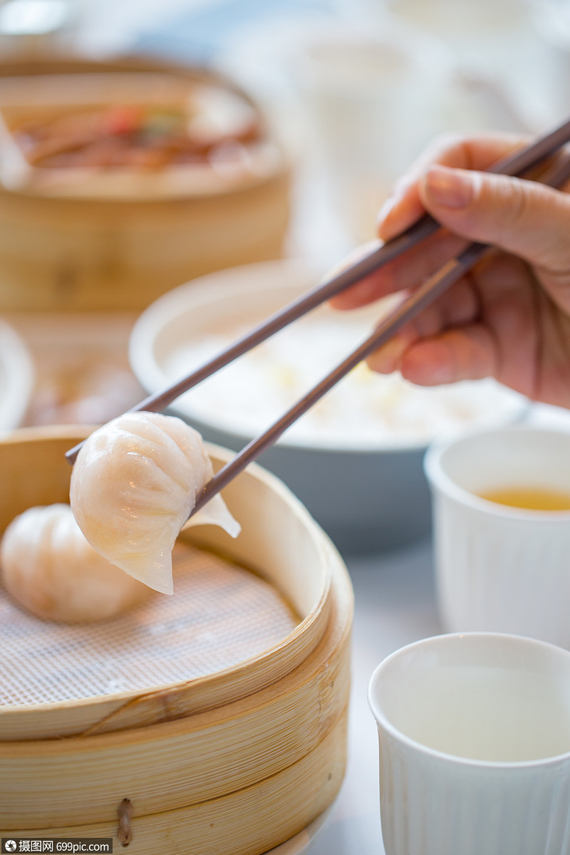 水晶虾饺早茶筷子图片