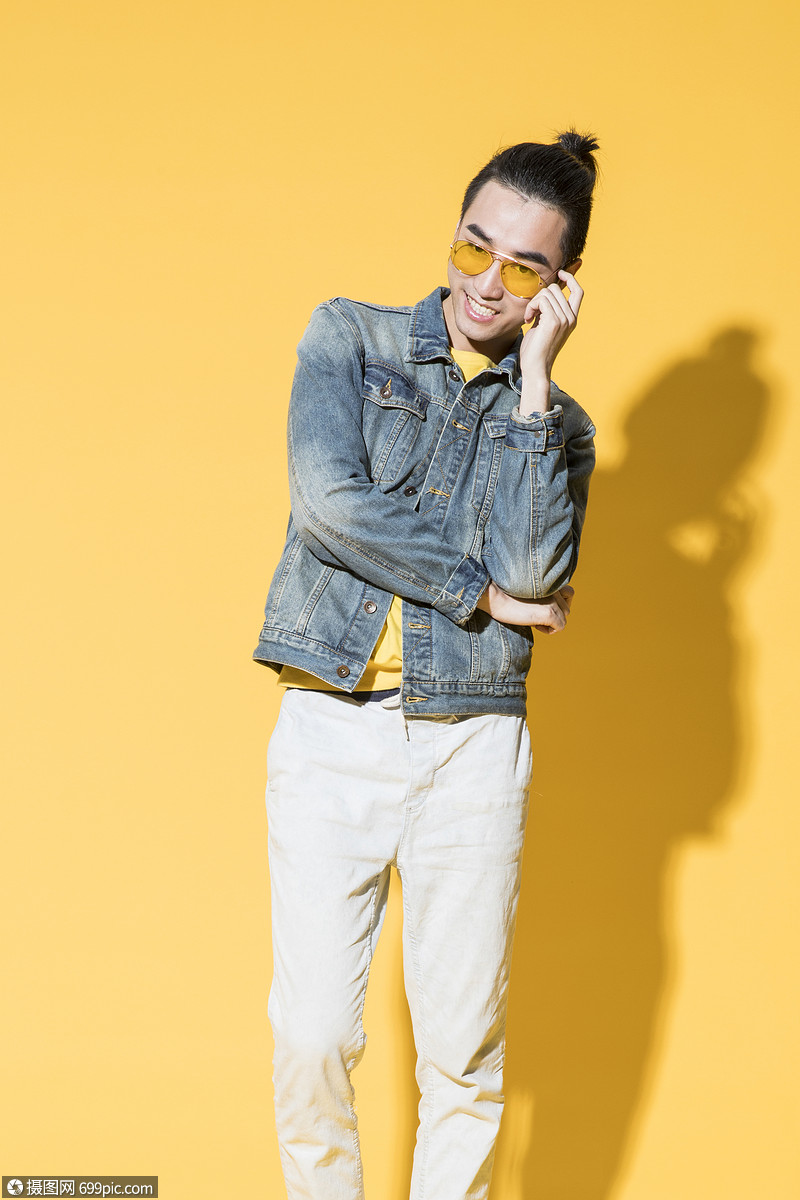 时尚的青年男性