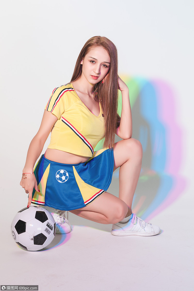 活力少女足球宝贝形象女性模特