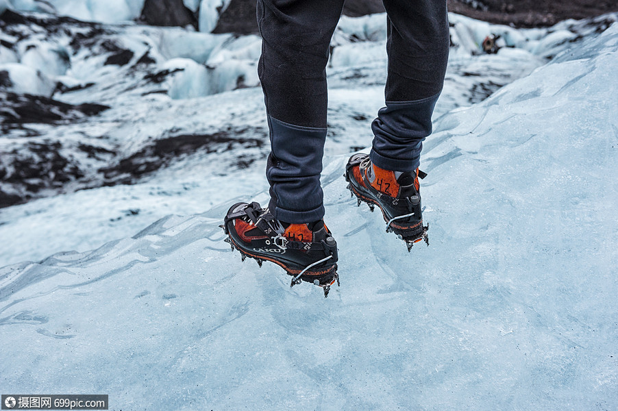 冰岛瓦特纳冰川徒步冰爪