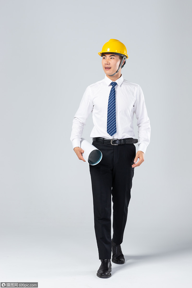 工程师手拿图纸商务办公