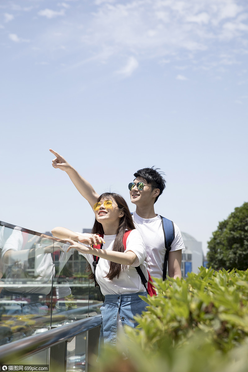 旅行中的情侣旅游恋爱