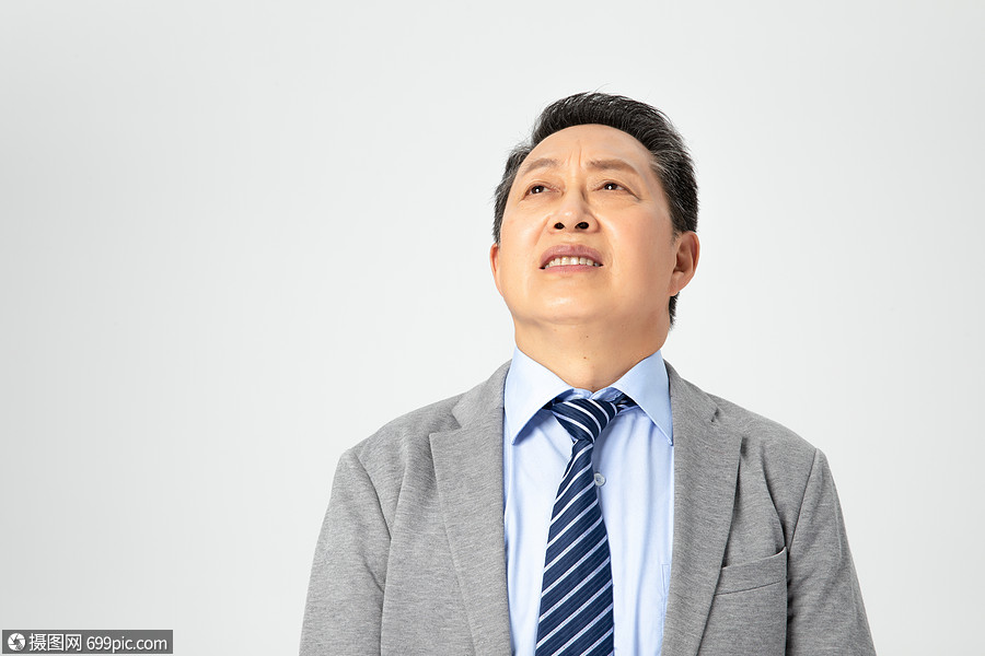 悲伤的中年人老年生活中年男人