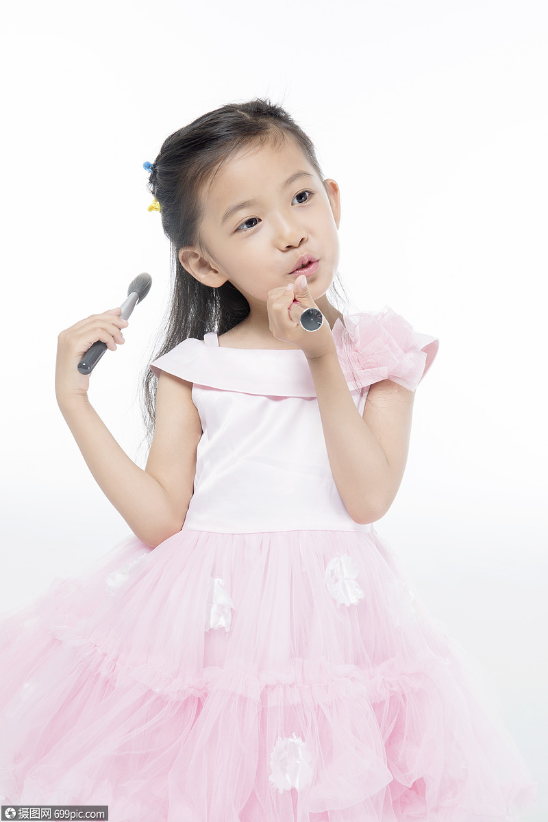 小公主自己化妆