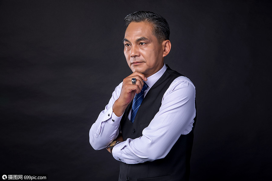 中年商务成功人士站姿动作高端模特