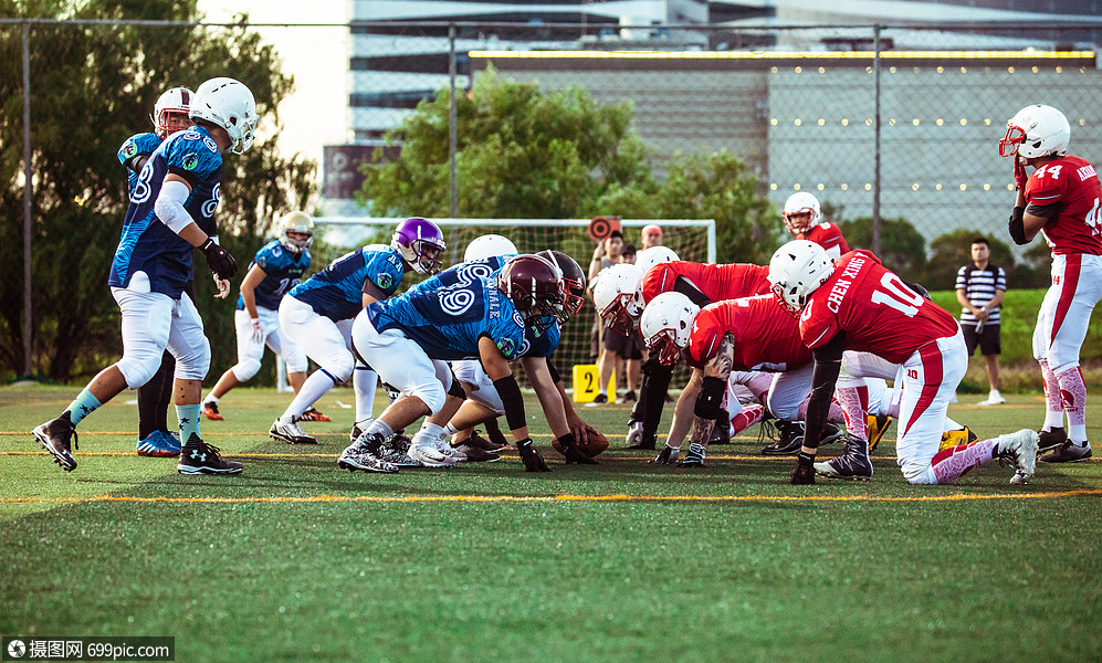 列阵的橄榄球队员